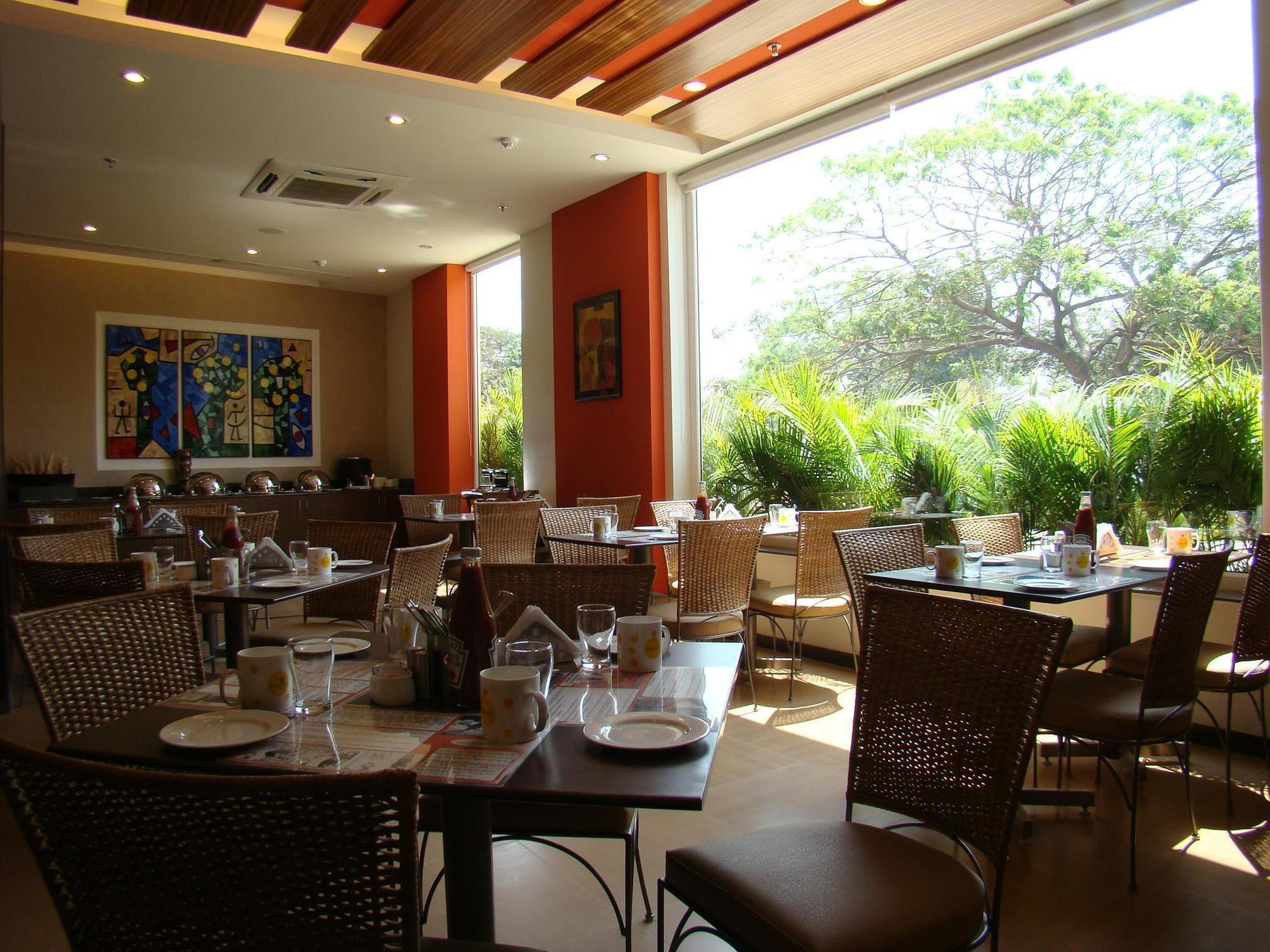 Lemon Tree Hotel Chennai Esterno foto