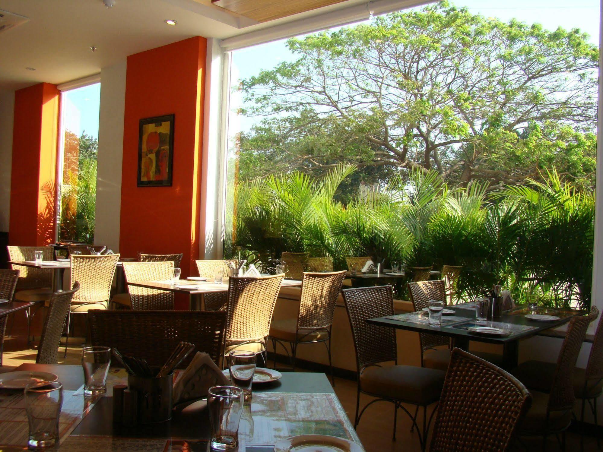 Lemon Tree Hotel Chennai Ristorante foto