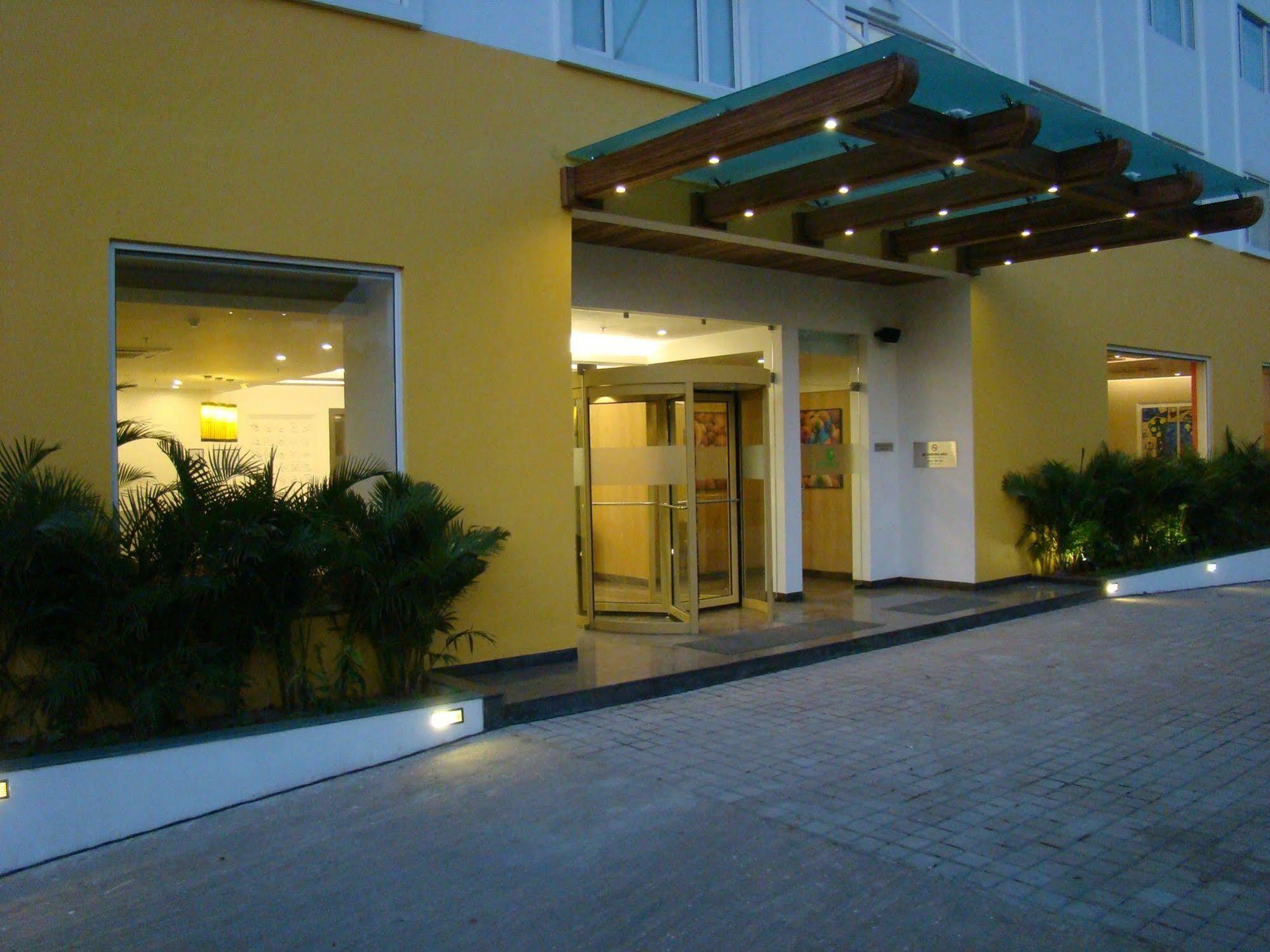 Lemon Tree Hotel Chennai Esterno foto